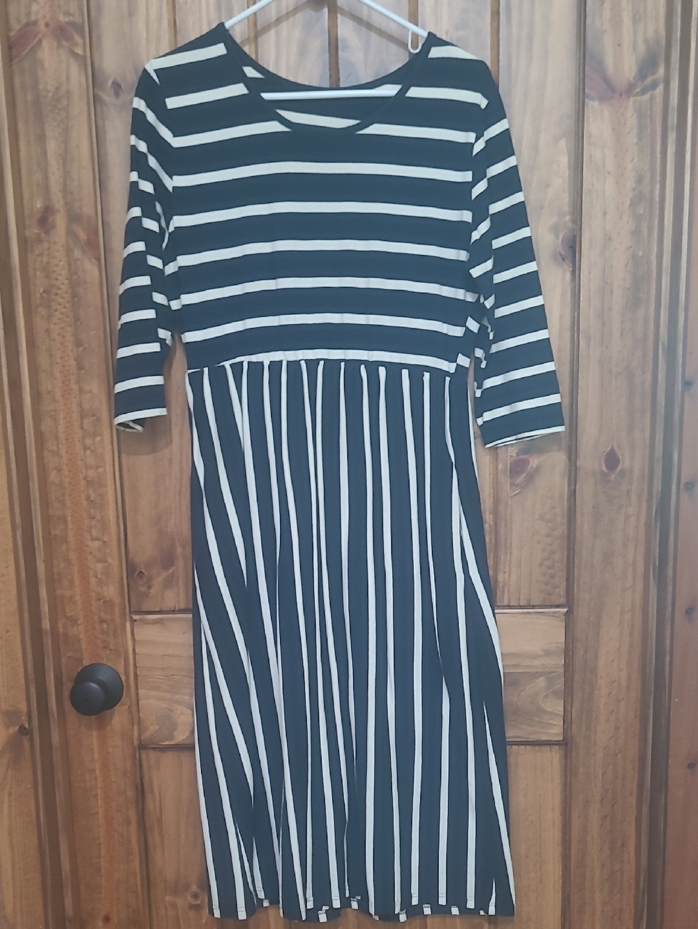 Navy Blue and White Striped Midi Dress. 3/4 Sleeves. Pockets!